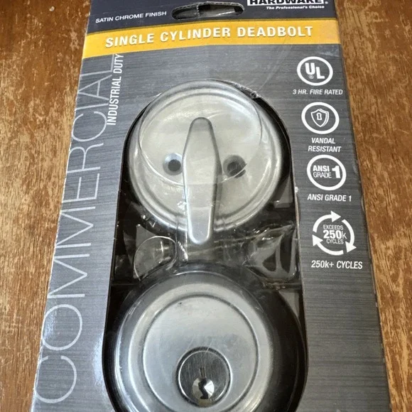 Universal Hardware Commercial Keyed Deadbolt Satin Nickel uh40055‎