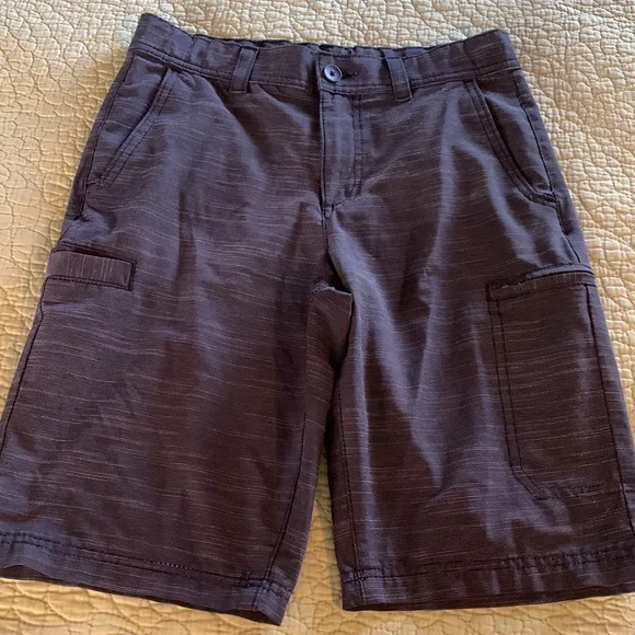 Boy’s Urban Pipeline Gray Cargo Shorts * 16