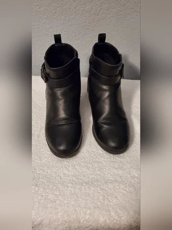 Childrens /Girls Black Ankle Boots Size 4