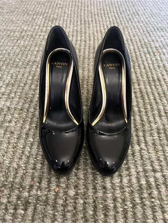 Lanvin Black Patent Leather Round-Toe Pumps with Gold Trim