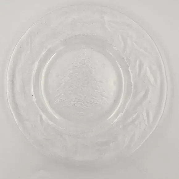 Arcoroc Holly Tree 10.75 Inch Dinner Plate Made of Pressed Crystal Glass