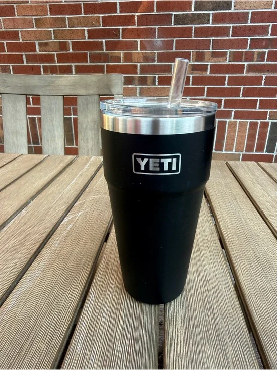 YETI 30 oz Rambler Tumbler Black Stainless Steel Travel Mug with Lid & Straw