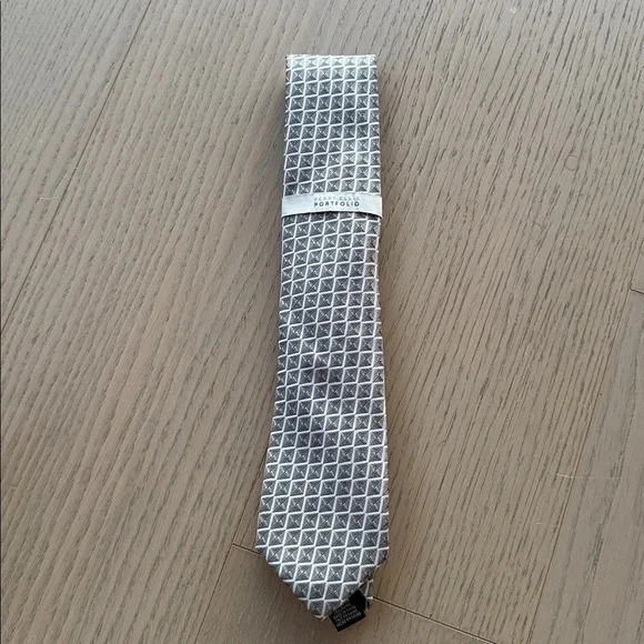 NWT Perry Ellis Portfolio Gray Geometric Patterned Tie