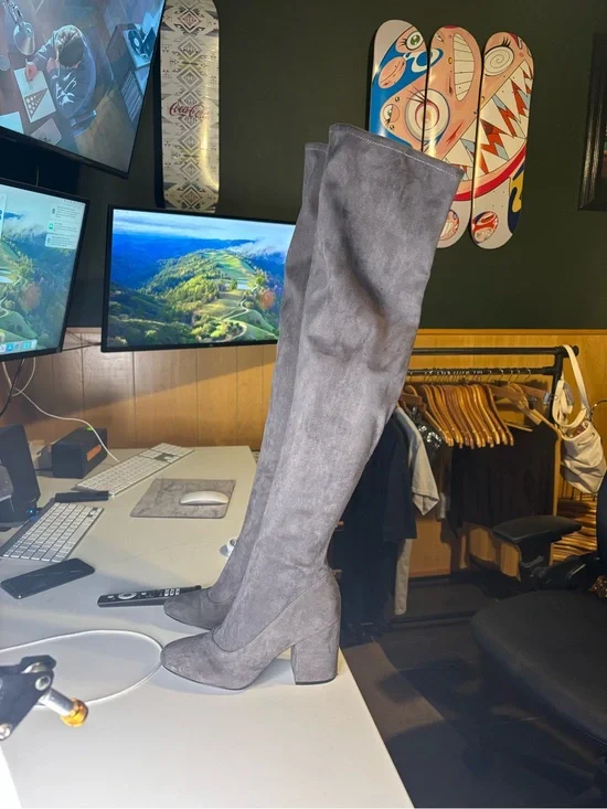 Marc fisher size 8.5 Over-the-Knee Gray Suede Block Heel Boots - Women