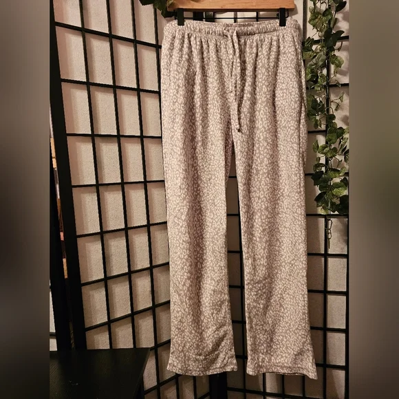 Eddie Bauer Gray Pajamas with Relaxed‎ Fit and Adjustable Waistband