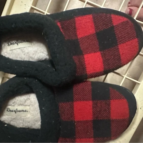 Dearfoams‎ Kids Black and Red Checkered Slippers