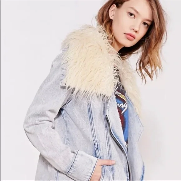 Somedays Lovin Oversized Denim Jacket W/Faux Fur Weathered Aged Acid Wash SZ S