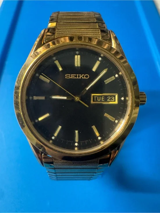 Seiko Gold Tone Men's Wristwatch with Black Dial