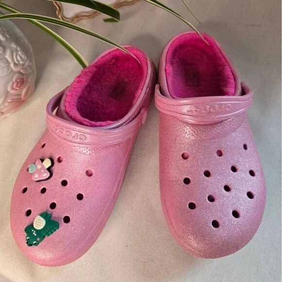 ​🦄 ✨ Sparkling Pink Fuzz-Lined Crocs ✨ 🦄