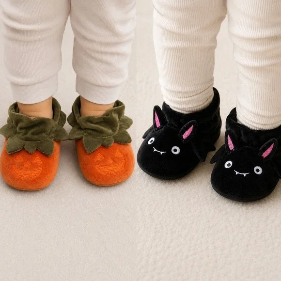 Old Navy Unisex Baby NWT 6-12M Set of 2 Halloween Pumpkin & Bat Bootie Slipper