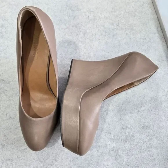 🐢 L.A.M.B. Women Novice Taupe High Wedge Slip On Size 9.5 Pumps