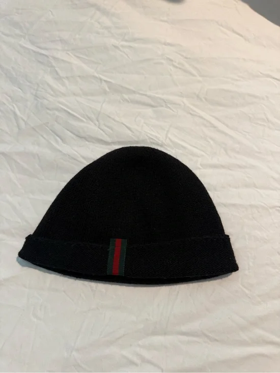 Gucci Black Men's Knit Beanie with Green-Red Stripe