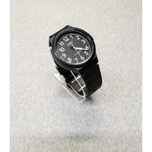 Casio MW-240 New‎ Battery Mens Minimalist Watch 40mm Classic Black & White