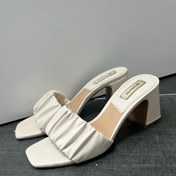 Stradivarius white block heel sandal size 7