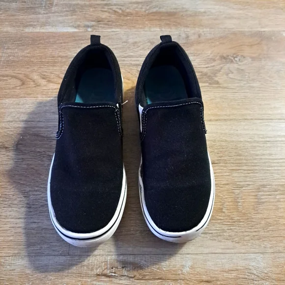 Wonder Nation Black Slip-On Sneakers Kids Shoes Size 4