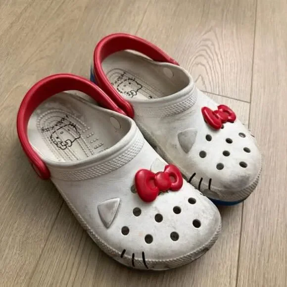 Crocs Hello Kitty Clogs Size J4
