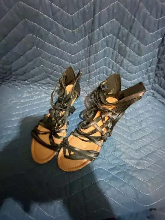 a.n.a A New Approach Women's Black Gladiator Strappy Sandals with Back Zipper