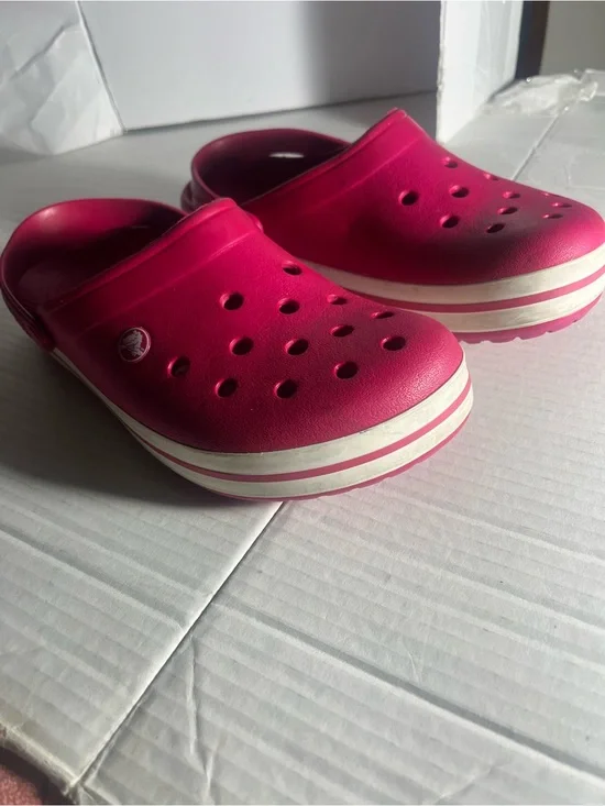 Crocs size men’s size 9, women’s size 11