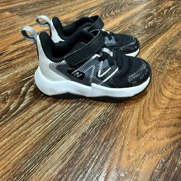 New Balance Rave Run v2 Boys Size 5‎ Toddler Girl Black Running Shoes Sneakers