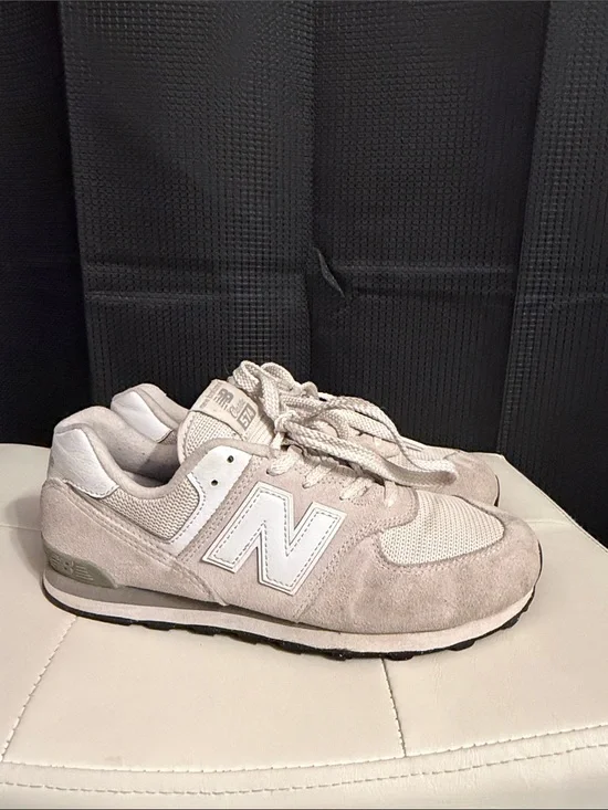New Balance Light Beige Suede & Mesh 574 Sneakers Big Boys size 5.5 or Sz 7-7.5