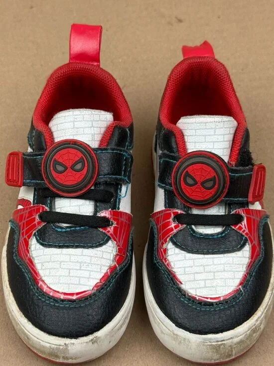 Boys Marvel Spider-Man Ground Up Sneakers Size 8 Casual Athletic Needs Cleaning