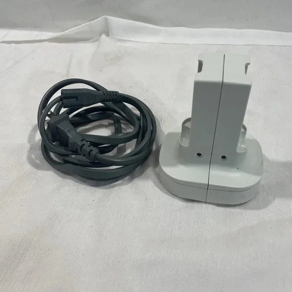 Microsoft Xbox 360 Quick Charge Kit White Dual Battery Charger Dock DPSN-10EB A