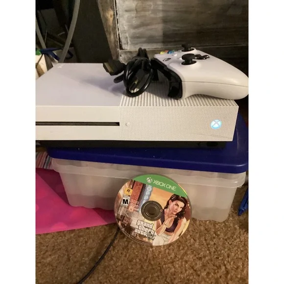 Microsoft Xbox One S 500GB White Console Bundle with GTA 5 and Controller