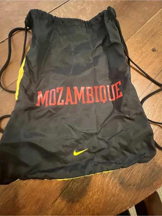 Nike Vintage Team Issue Drawstring Backpack with Red Mozambique