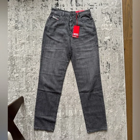 NWT Women’s Diesel High Waisted Straight Leg Jeans 27x32
