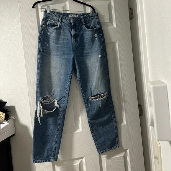 Zara distressed Mom Jeans Size 6