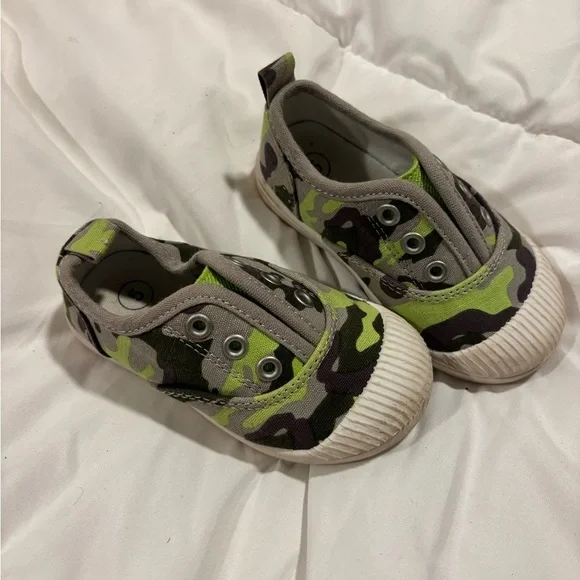 Cat & Jack Green Camouflage Kids Sneakers size 5