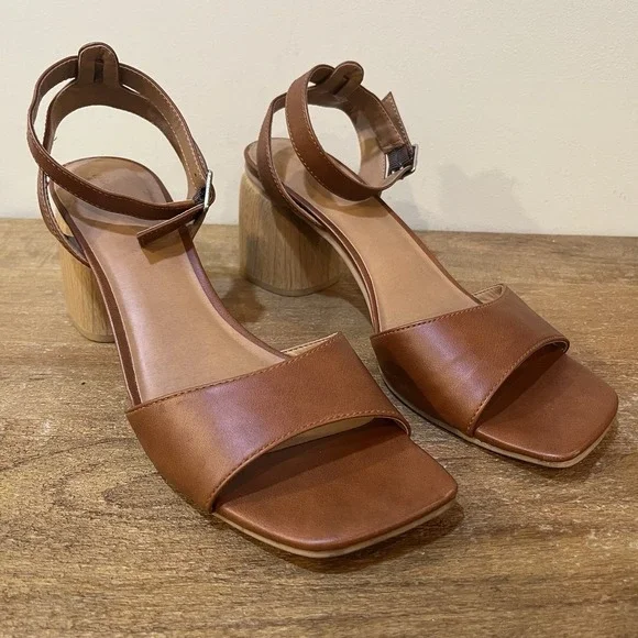 Universal Thread Block Heel Sandals Womens Size 12 Cognac Saddle‎ Ankle Strap