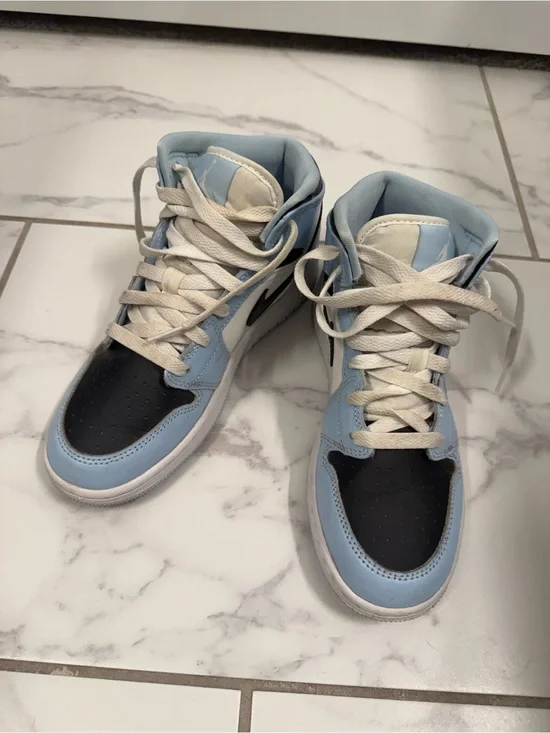 Nike Air Jordan Kids High-Top Sneakers in Light Blue, Black, White