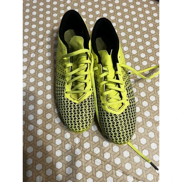 Yellow Under Armour Cleats Size‎ 6Y Soccer