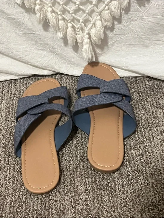 Women’s Blue/Denim Cross-Strap Slide Sandals. Size 9