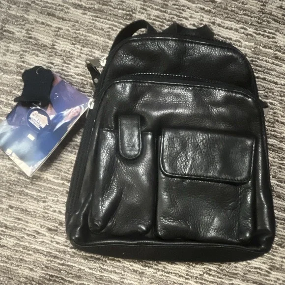 Canyon Outback Black Zip Backpack Adjustable Straps Pockets Travel