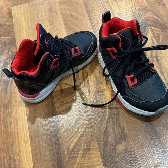 Kids' Black and Red jordan Andi sneakers