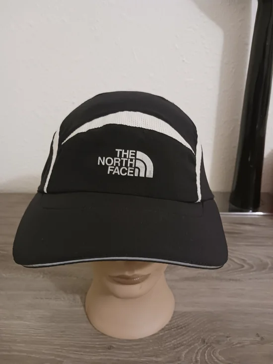 The North Face Black and White Performance  Cap S/M/ L  Adj