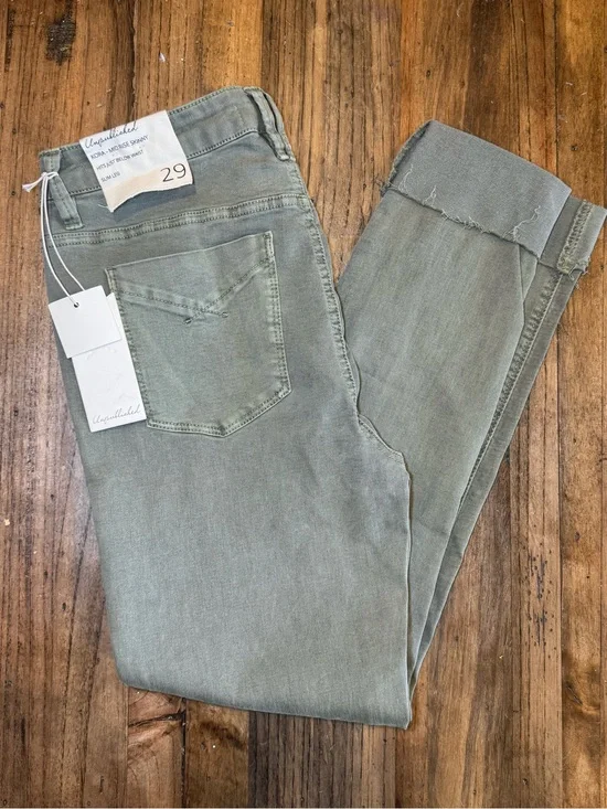 NWT Unpublished Kora Mid Rise‎ Skinny Jeans in Thyme - Size 29