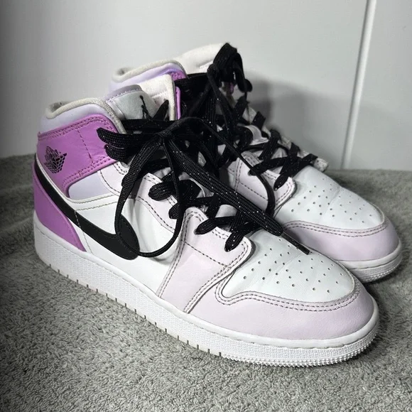 Jordan 1 Mid Barely Grape Ladies Shoes