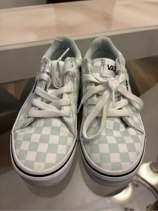 Vans kids seldan canvas light blue and white checkered size 13