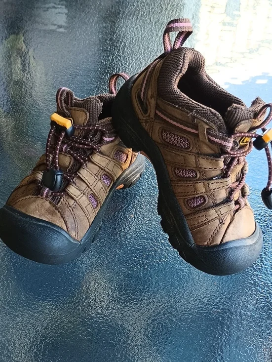 Keen Kids Brown Outdoor Hiking Shoes with Pink Accents Sz 7 (Little Kids)