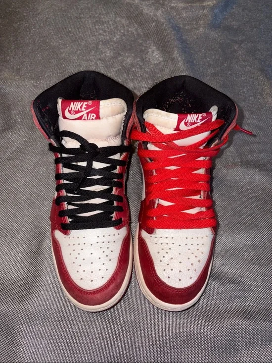 Jordan 1 Retro High Og Chicago Lost and Found size 4.5Y