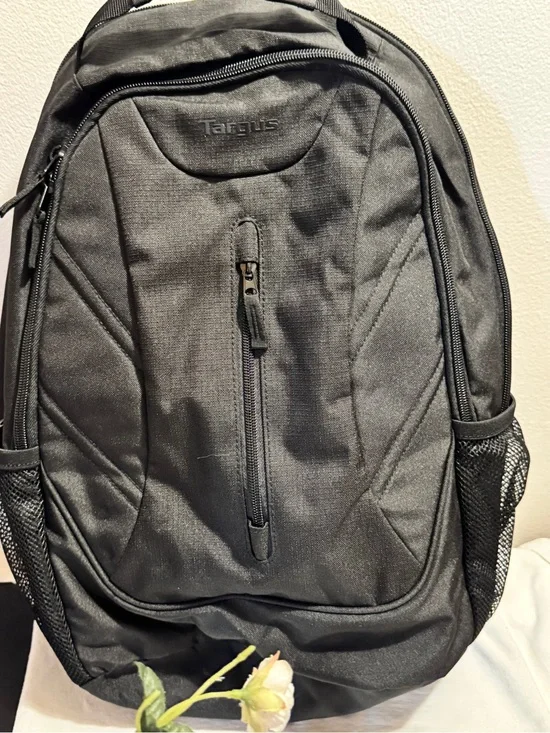 Targus Black Men's Laptop Backpack with Front Zipper Pocket