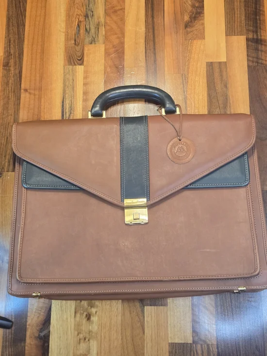 Pristine Mipelle Leather Briefcase | 16.5