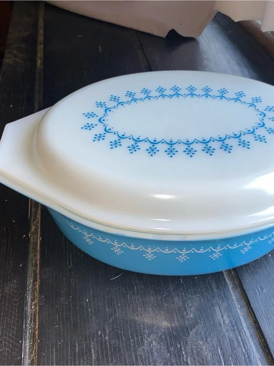 Pyrex White Lid with Blue Floral Band Covered Casserole
