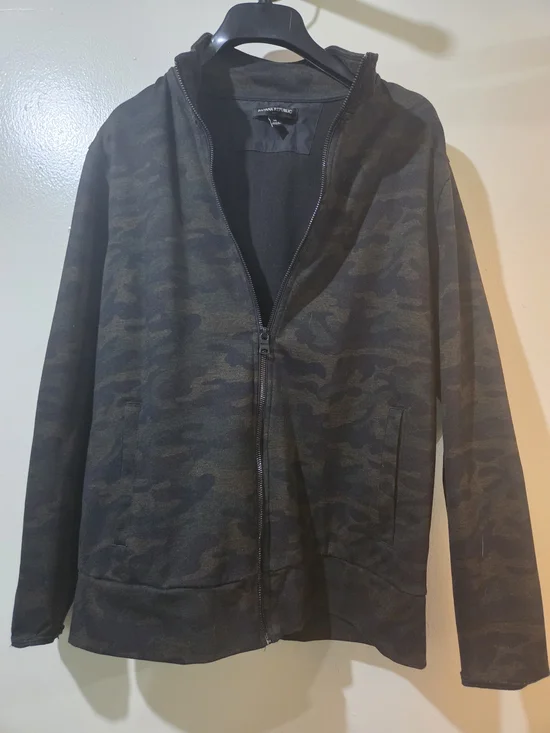 Banana Republic Men’s Camouflage Zip-Up Jacket- Dark Green/Black