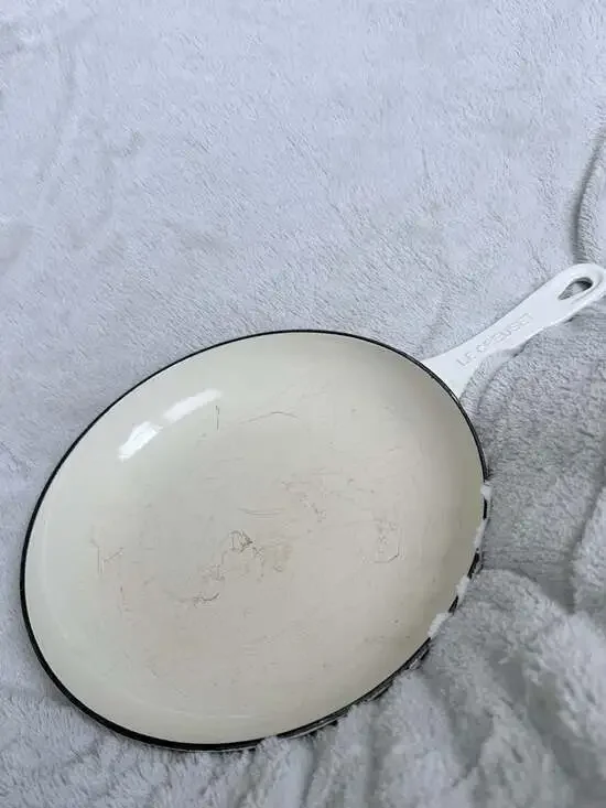 Le Creuset Enameled Cast Iron Signature Skillet, White