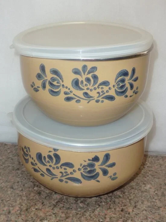 Vtg Pfaltzgraff Folk Art Nesting Bowl Enamel/Metal Plastic Lid Set Of 2