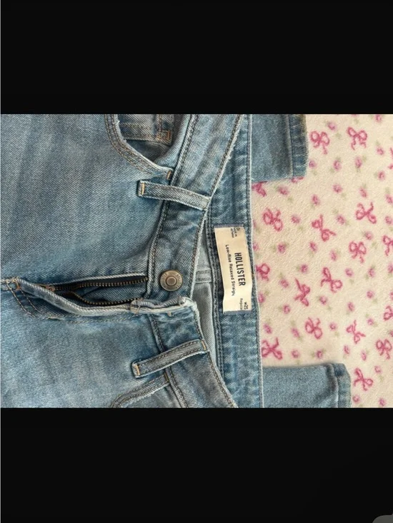 Hollister Women's Light Blue High-Rise Denim Jeans